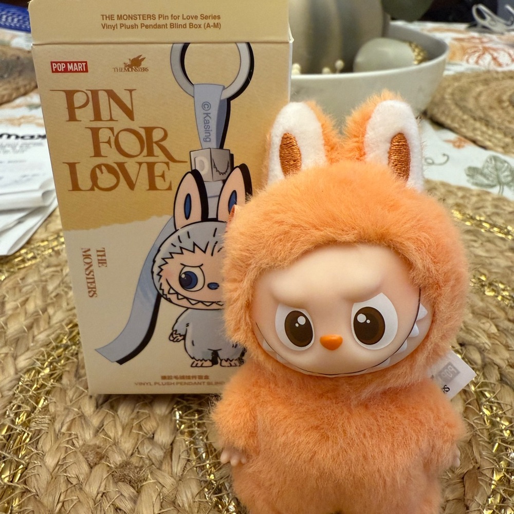 J mini labubu